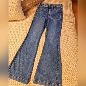 AE High-Rise Artist Flare Denim, Sz 6